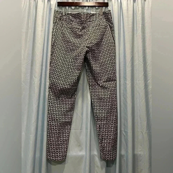 Women's Chain Print Ankle Pants Black & White​​ - Picture 8 of 8